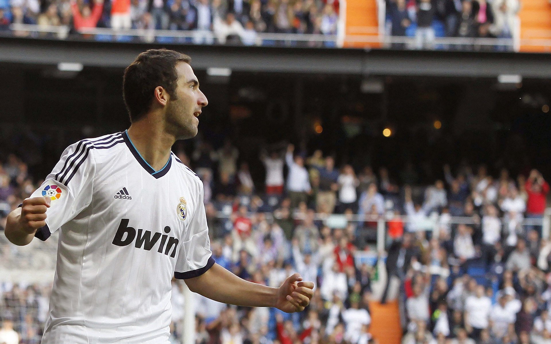 _湖人队士气高涨，迎来赢势_，湖人对队员