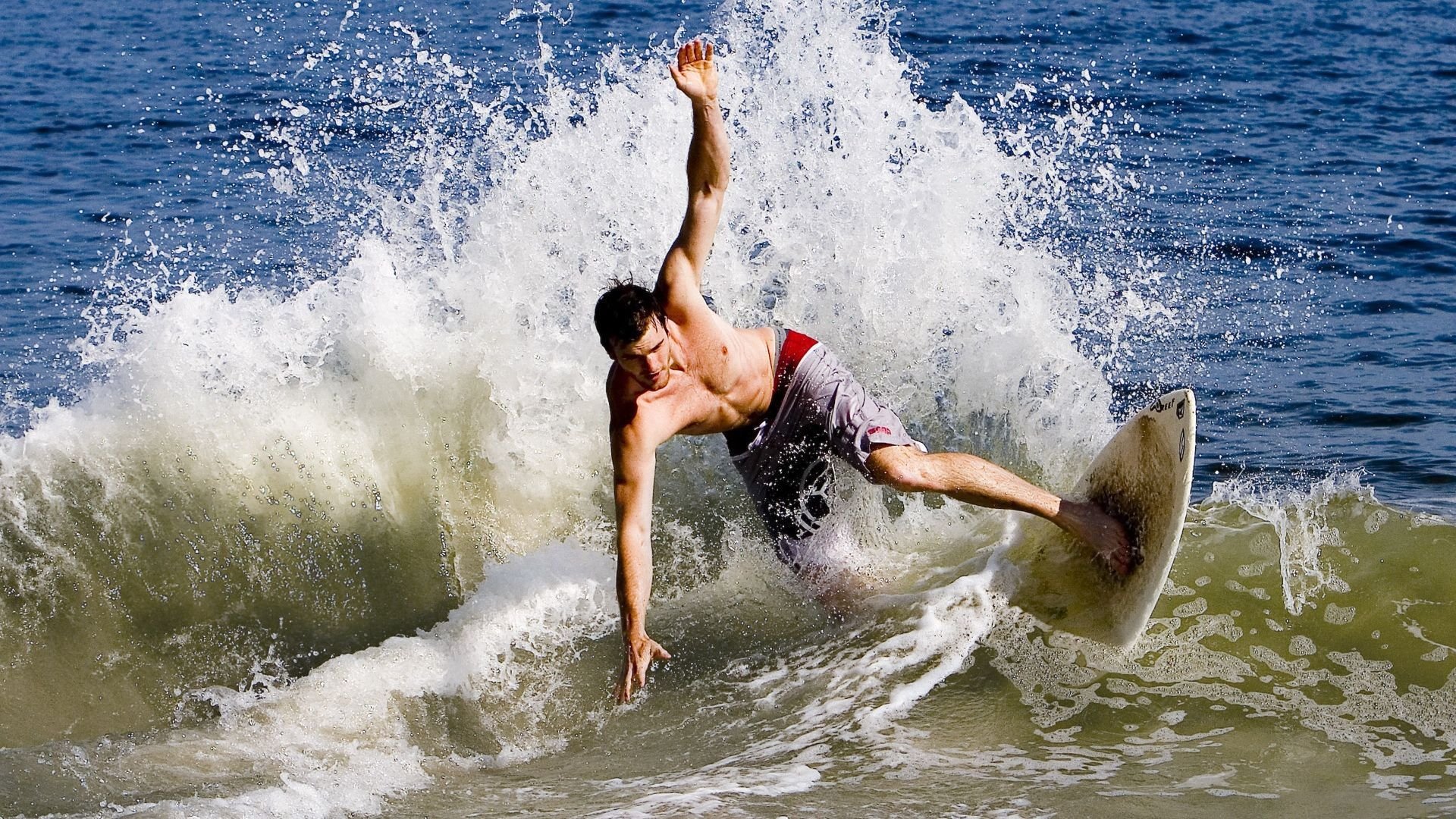 “逆境中的奇迹”——赛段突发危机下的英雄救赎，逆境成就英雄