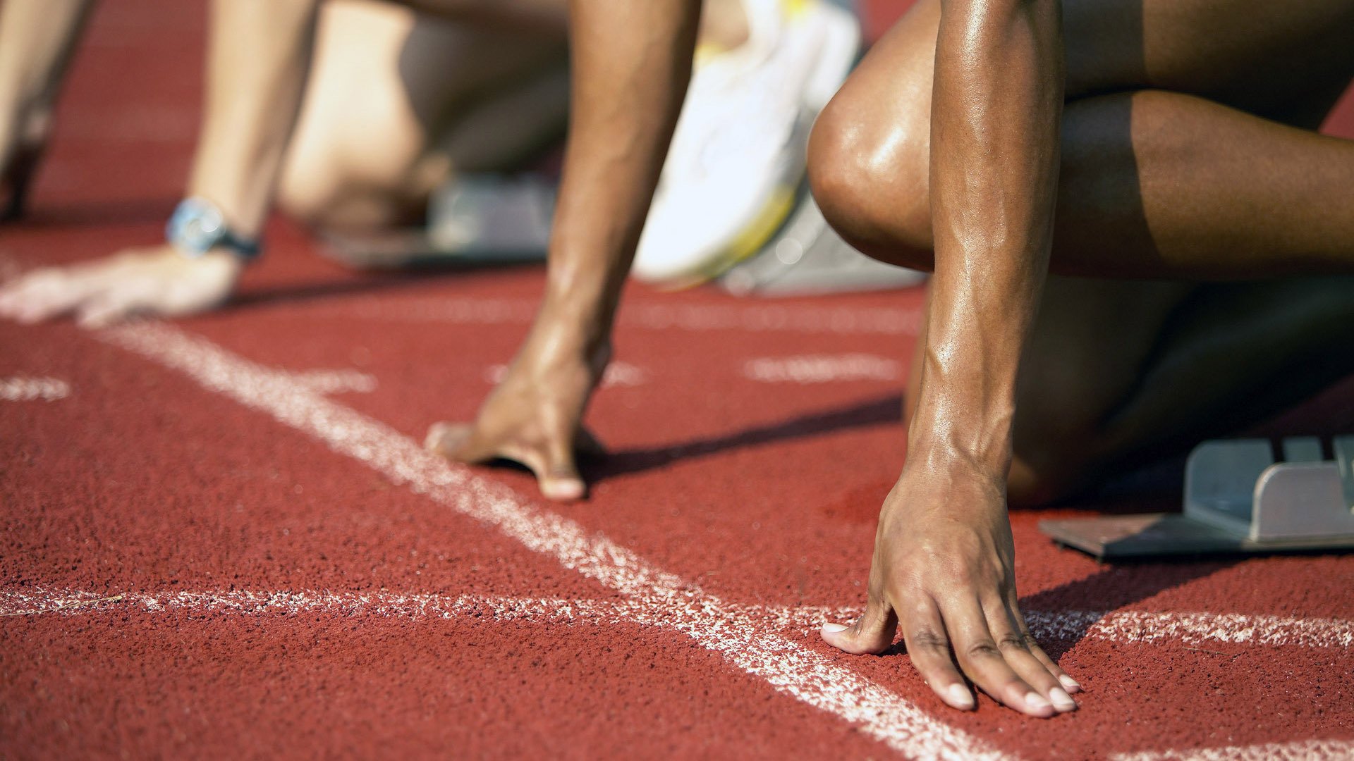 国际极限跑酷公开赛，城市天际线上的极速挑战，城市天际线公路限速